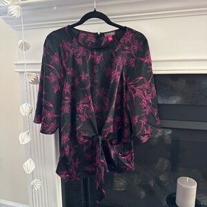 Vince Camuto Blouse Sz M black Fuchsia Floral Tie-Front detail flare sleeve glam